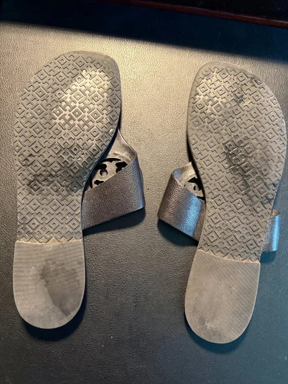 Tory Burch Louisa Leather Thong Sandal in Blackj, SZ 7.5 - Picture 3 of 5